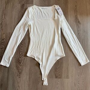NWT Abercrombie & Fitch Cream Long Sleeve Bodysuit – Square Neck, Soft&Cozy, Med